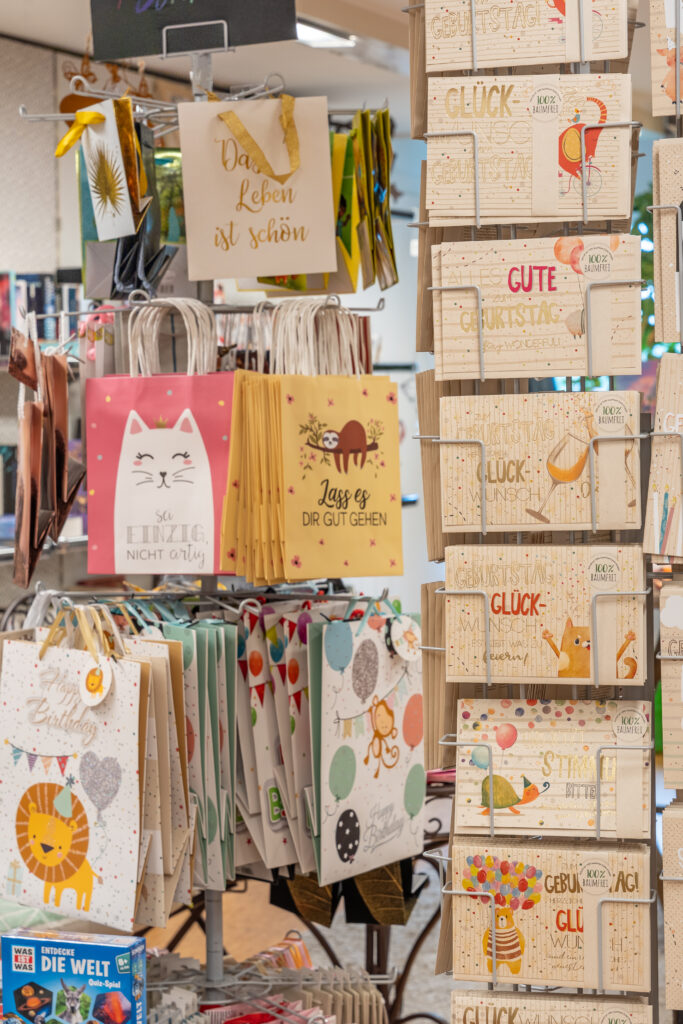 Schöne Grußkarten und Geschenketüten
